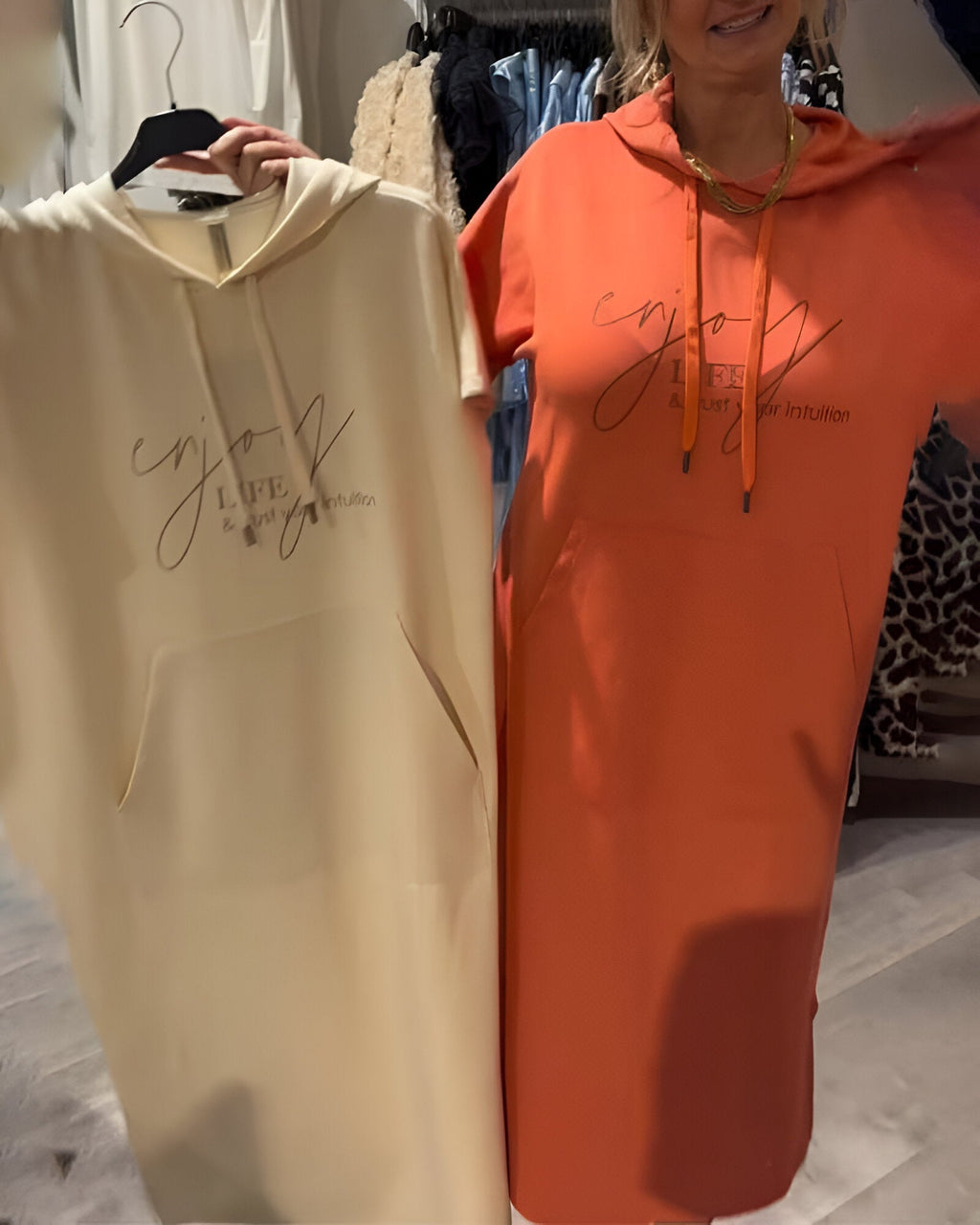 Saskia - Kényelmes Kapucnis Ruha