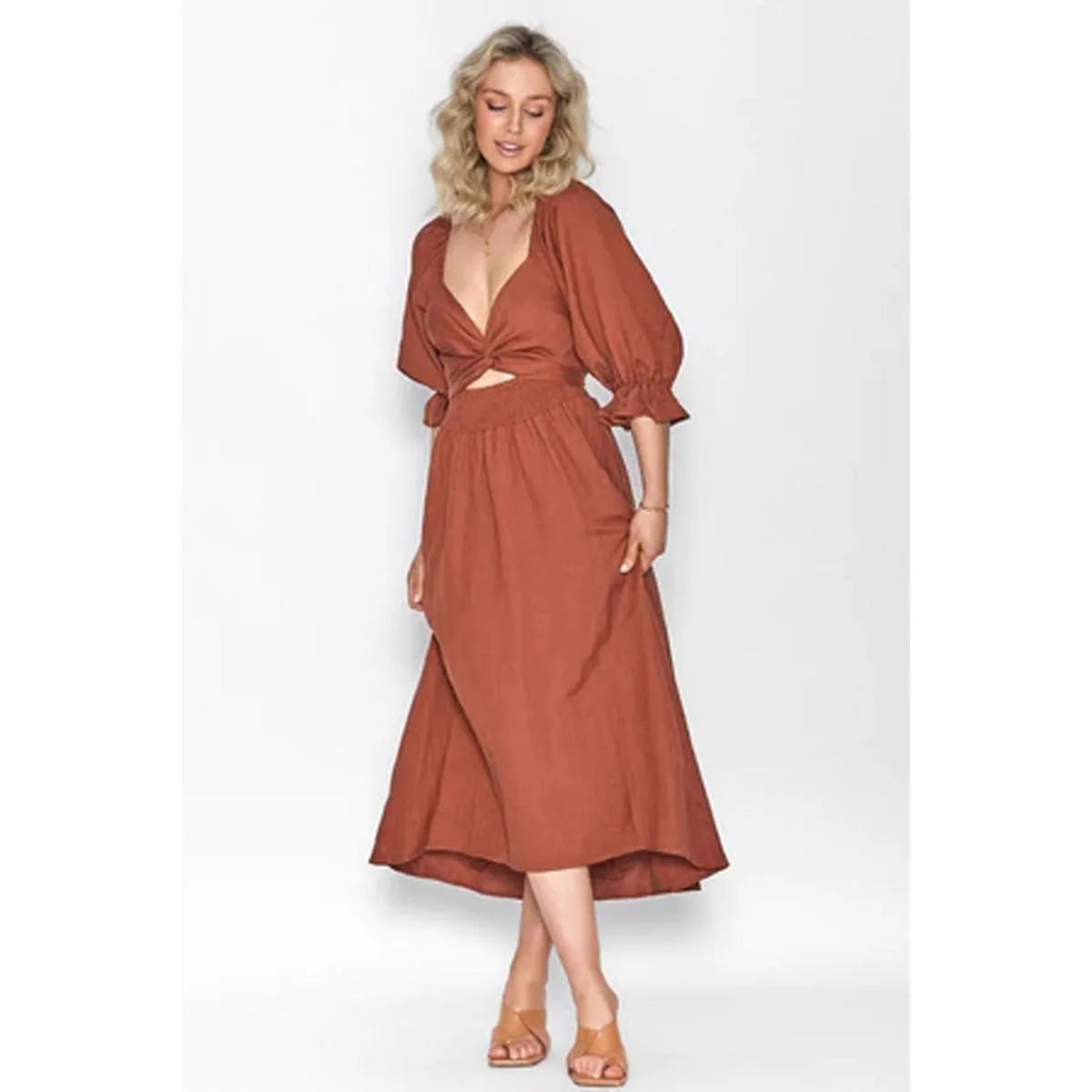 Kyara - Elegáns Rózsás Ruha